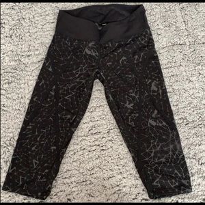 Size 6 lululemon cropped Capri